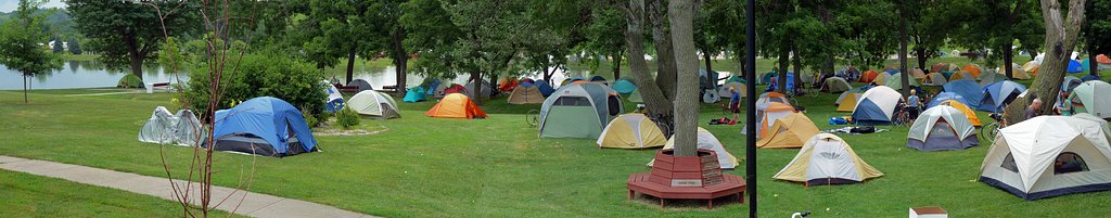 Day1 Tents pan3.jpg