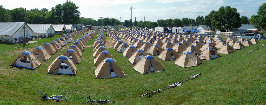 Day2 Tents pan2.jpg